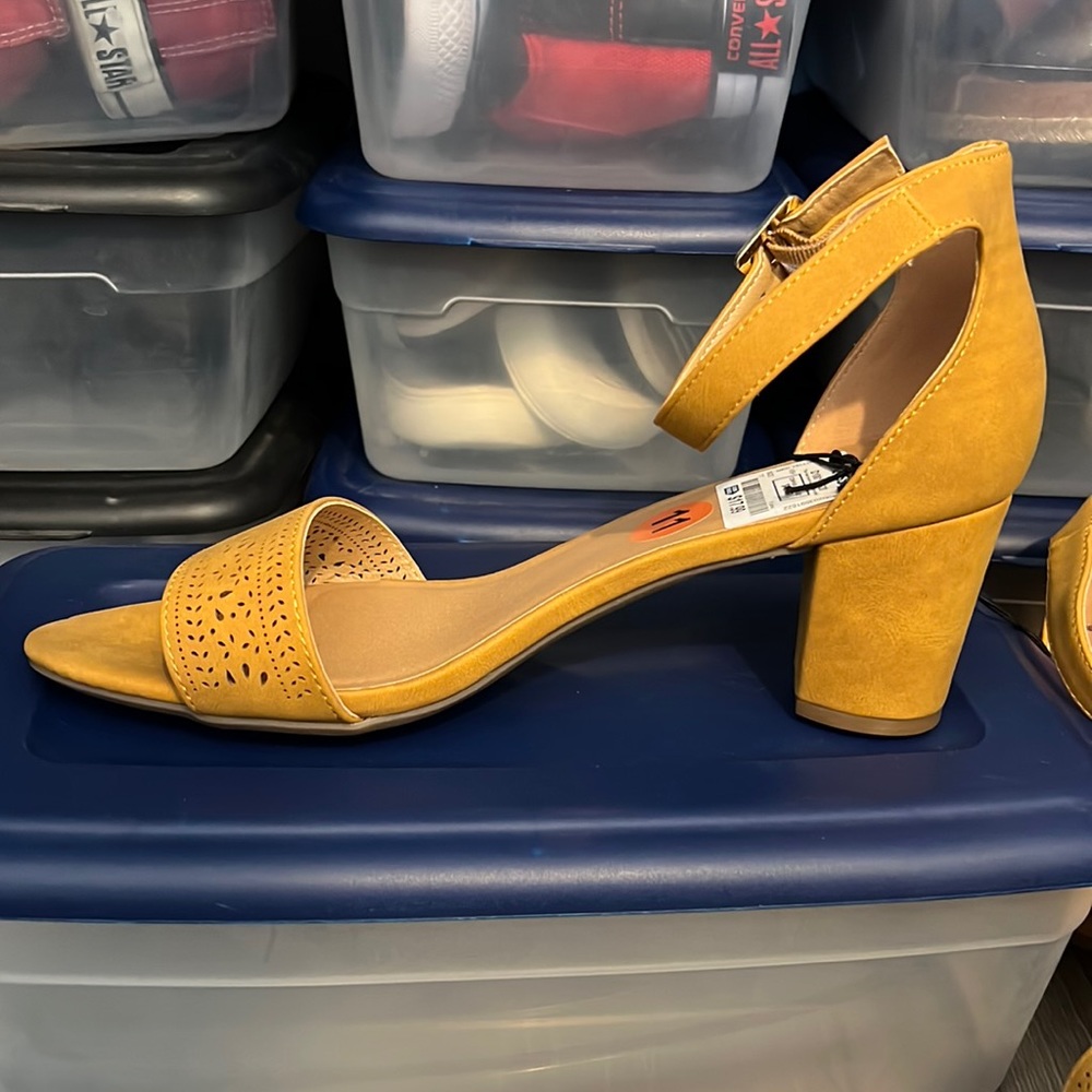 Yellow (mustard) heels